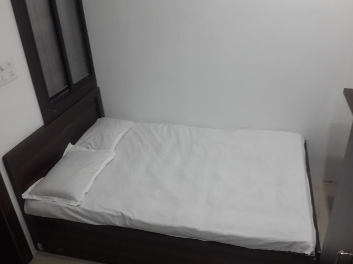 Hotel Holiday Era Opposite Railway Station 아우랑가바드 외부 사진