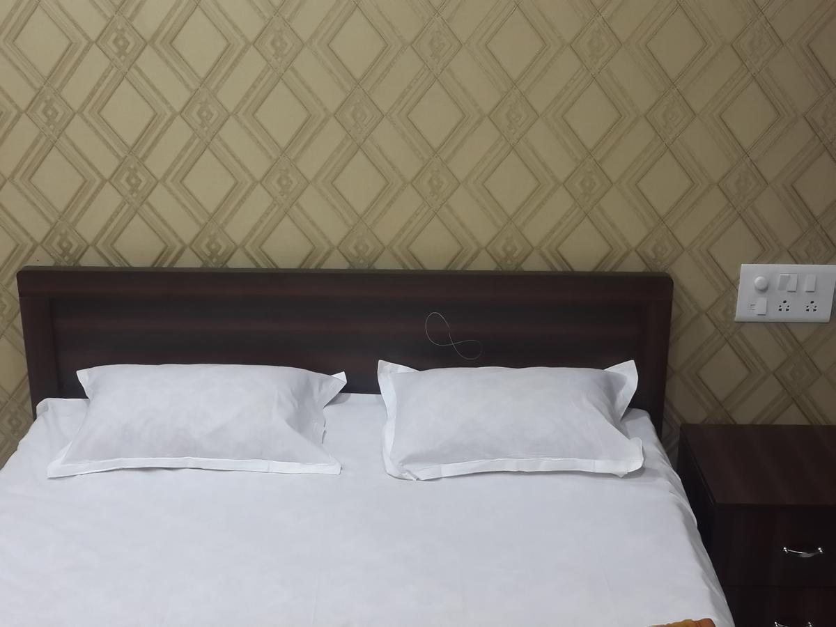 Hotel Holiday Era Opposite Railway Station 아우랑가바드 외부 사진