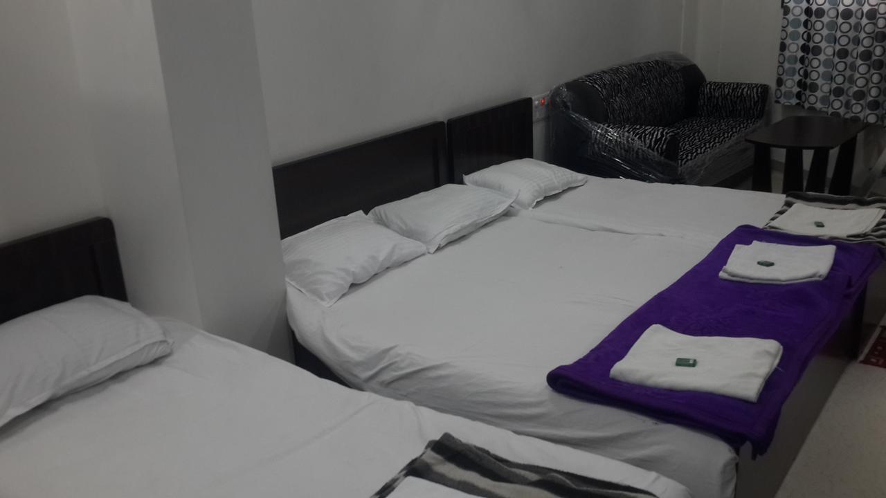 Hotel Holiday Era Opposite Railway Station 아우랑가바드 외부 사진